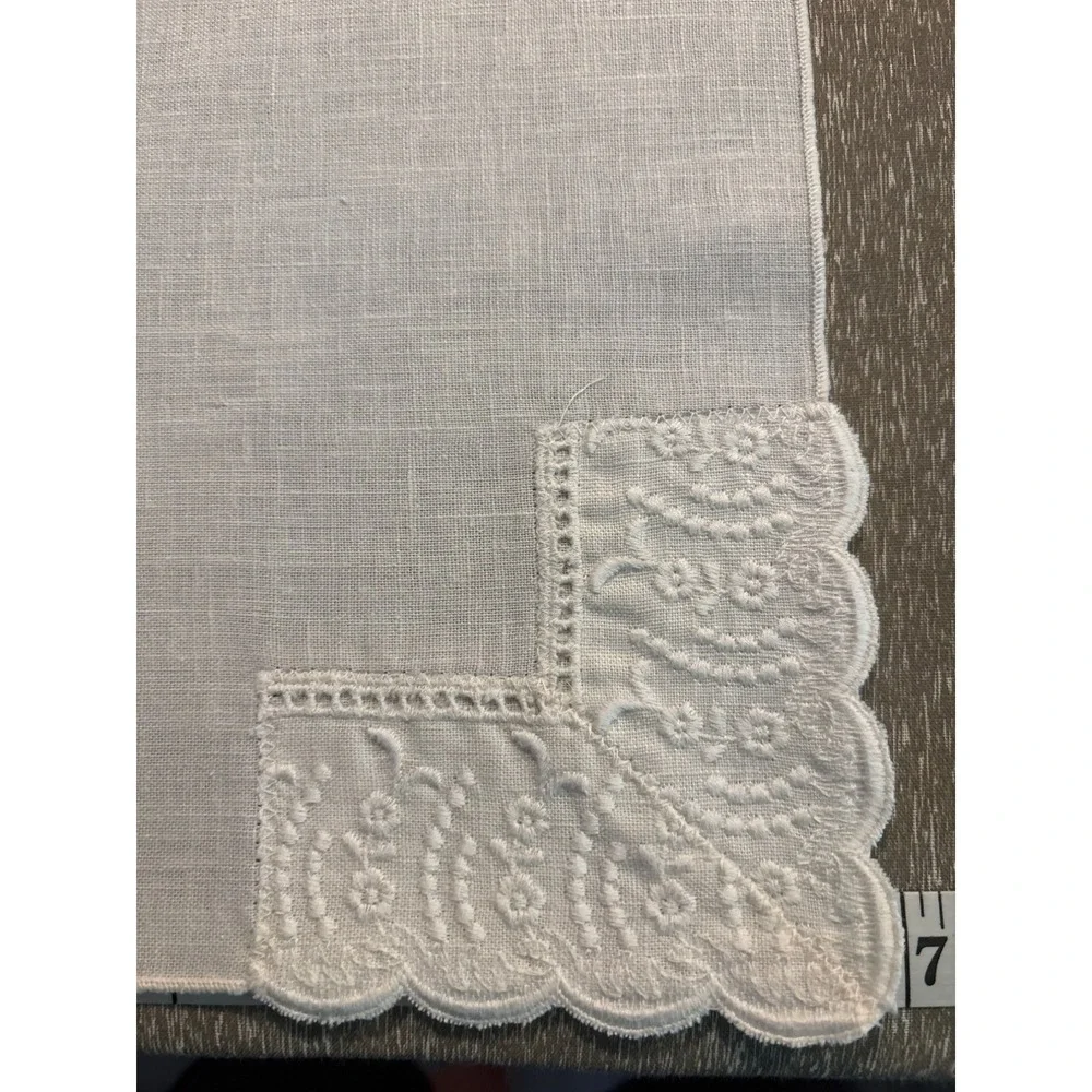 Vintage Ivory Linen Table Napkins With Lace Trim 17x17